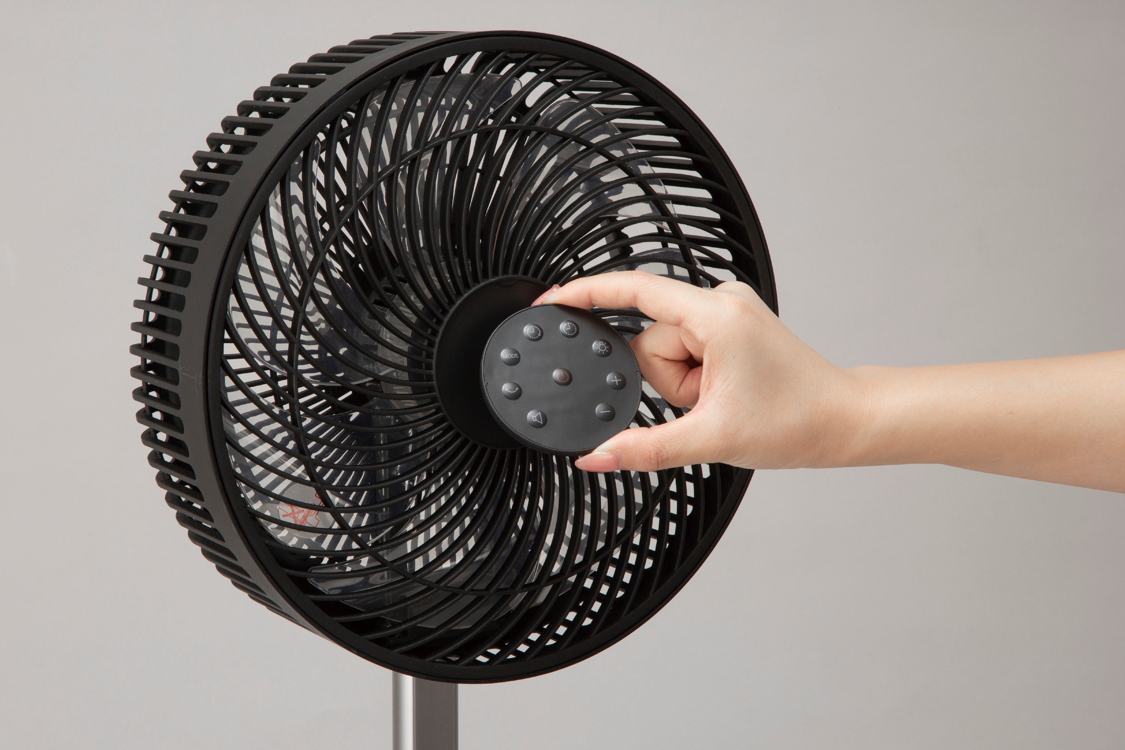 ニトリ】持ち運びがもっと手軽に！酷暑に便利な折りたためるコードレス