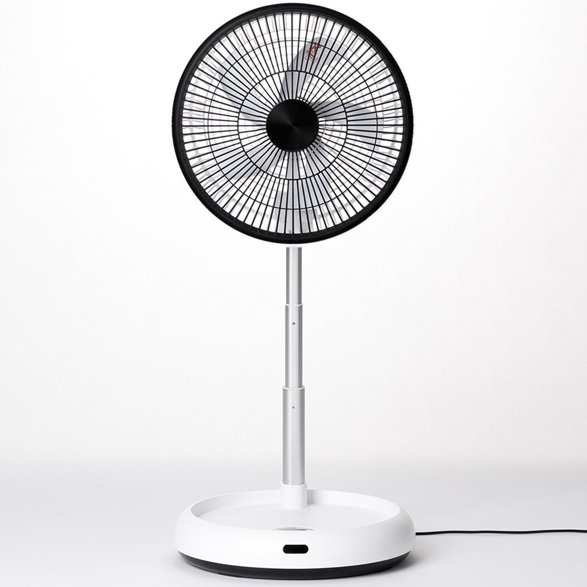 ニトリ】コンパクトに折りたためて楽々収納！コードレスでどこでも