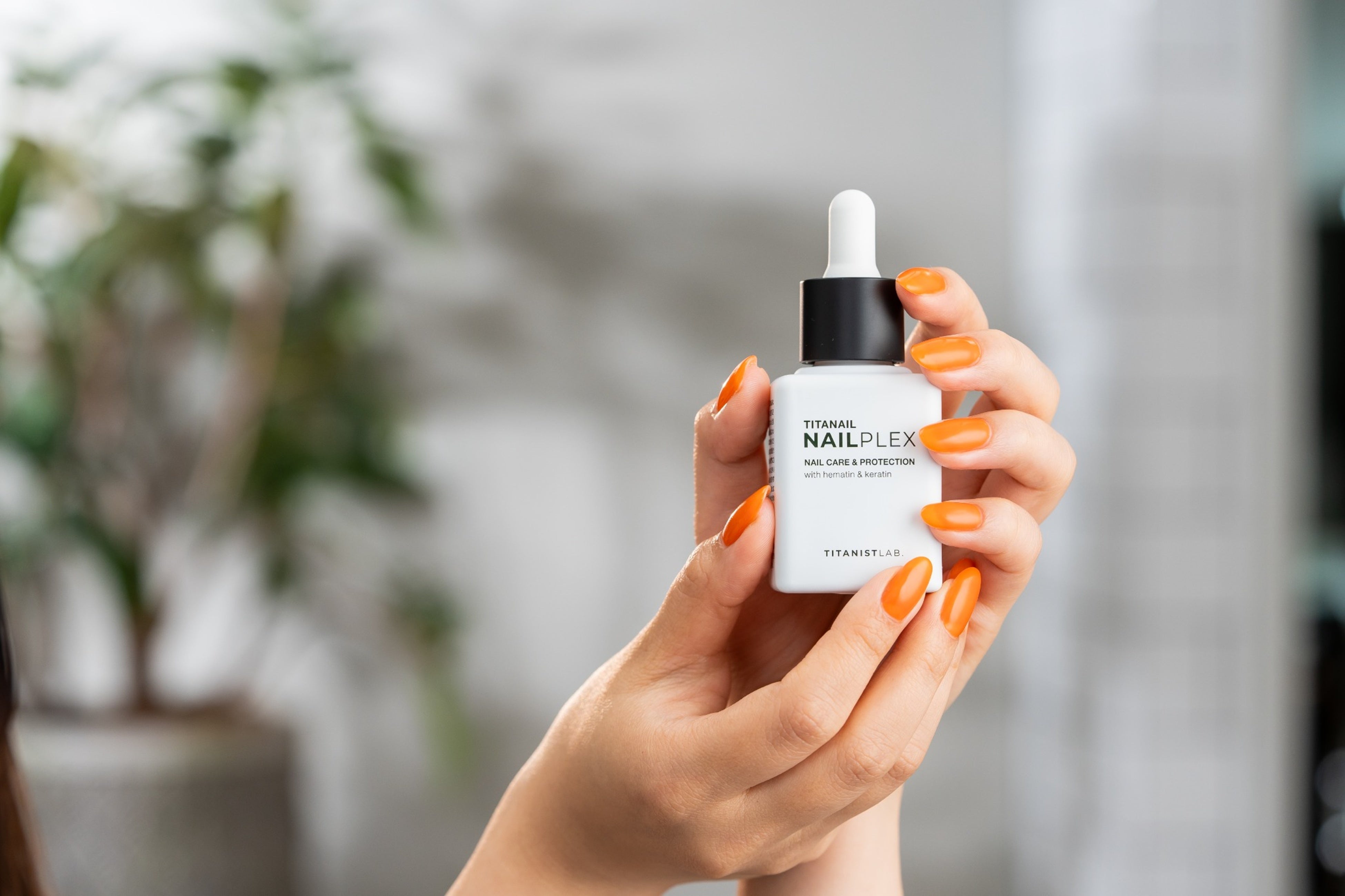 プロネイリスト専用。「施術中に使う」地爪のための浸透集中補修液