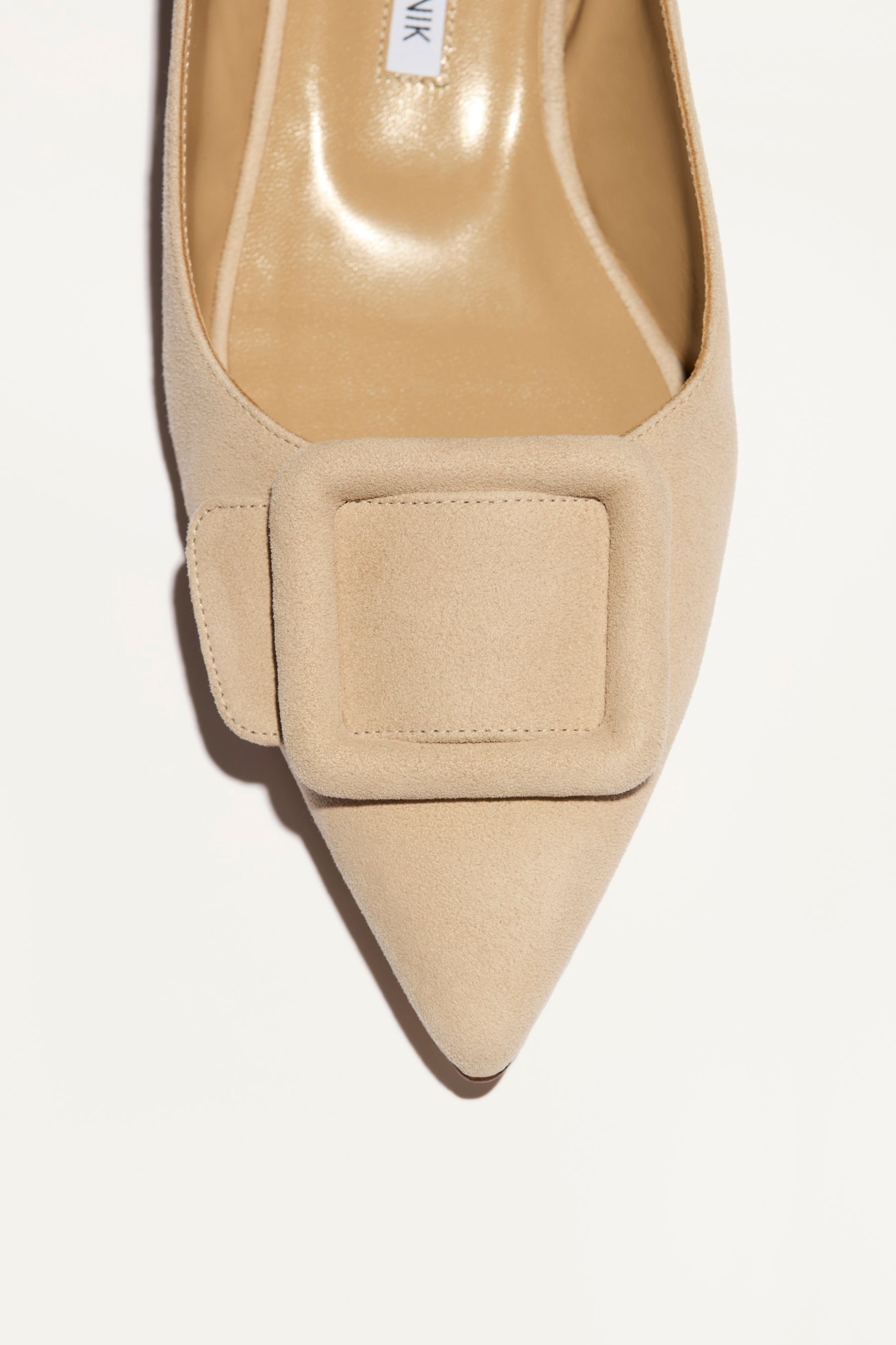 マノロ ブラニクより、アイコンモデル“MAYSALE”に新モデル＆新カラーが