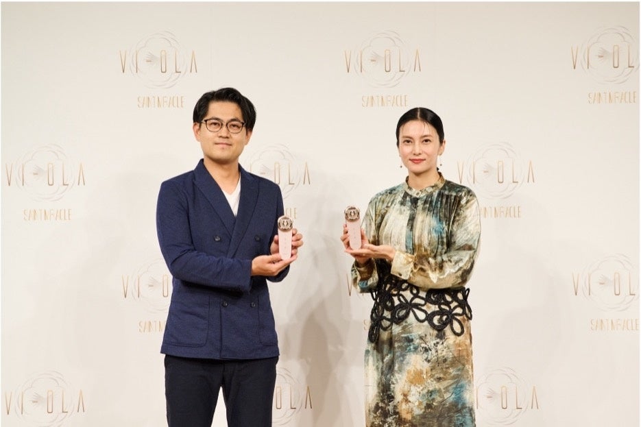 ブランドアンバサダーの柴咲コウさんが登壇 美顔器「VI-OLA