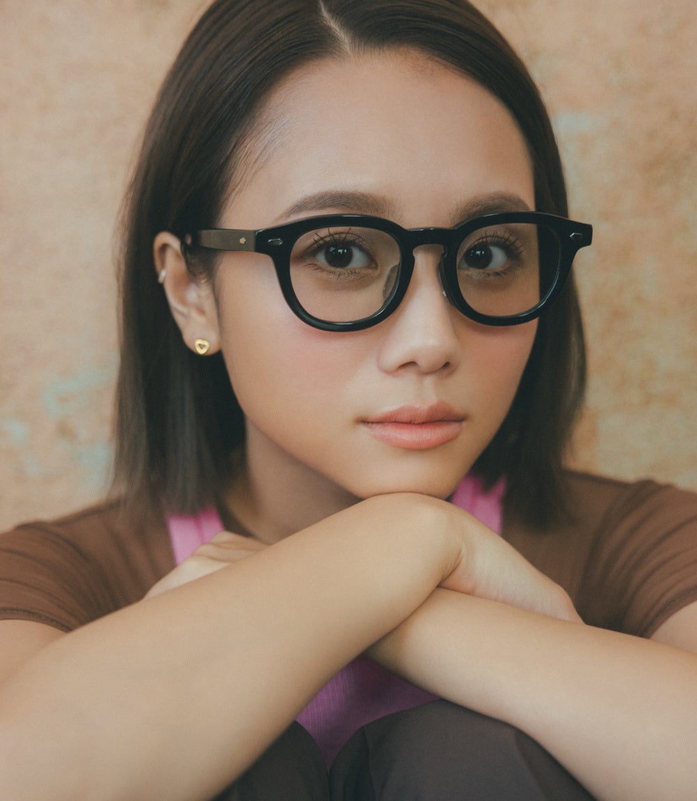 メガネブランド「Zoff」と人気モデル/クリエイター“伊原 葵”との