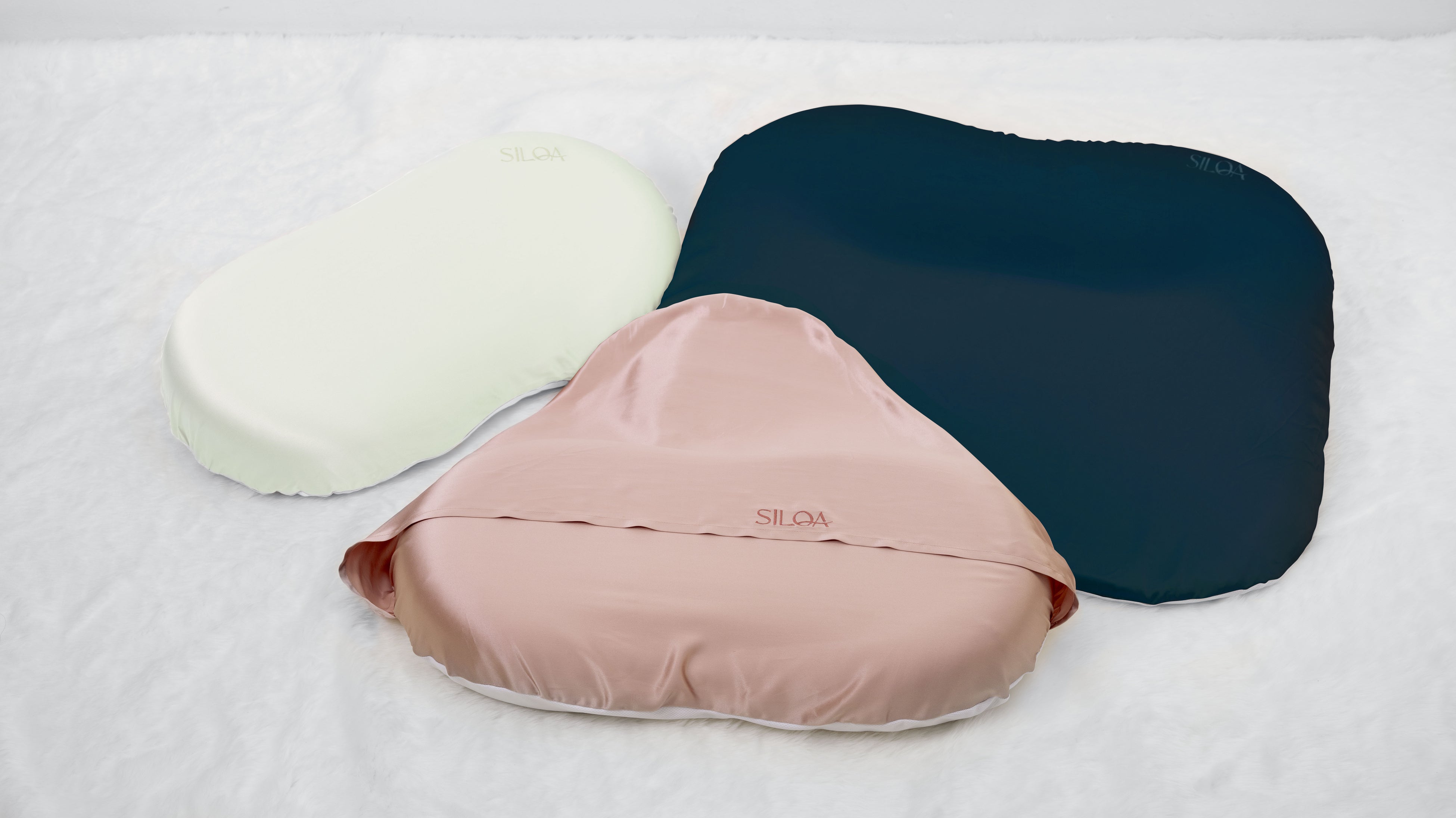 髪をフードにまとめて、朝までしっとりシルクケア。夜のヘアケアに特化