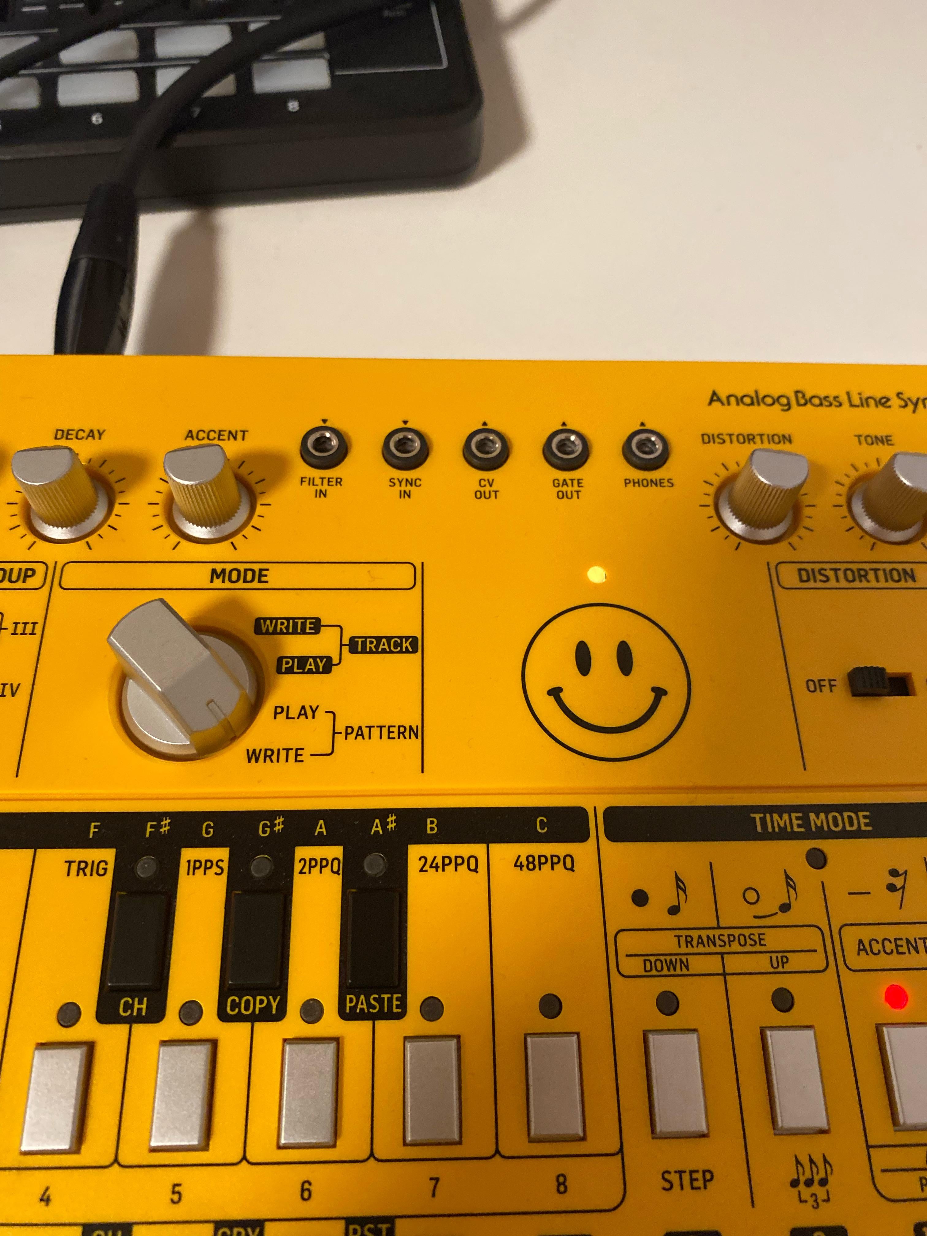 Behringer td3 - パッチケーブル : r/synthesizers