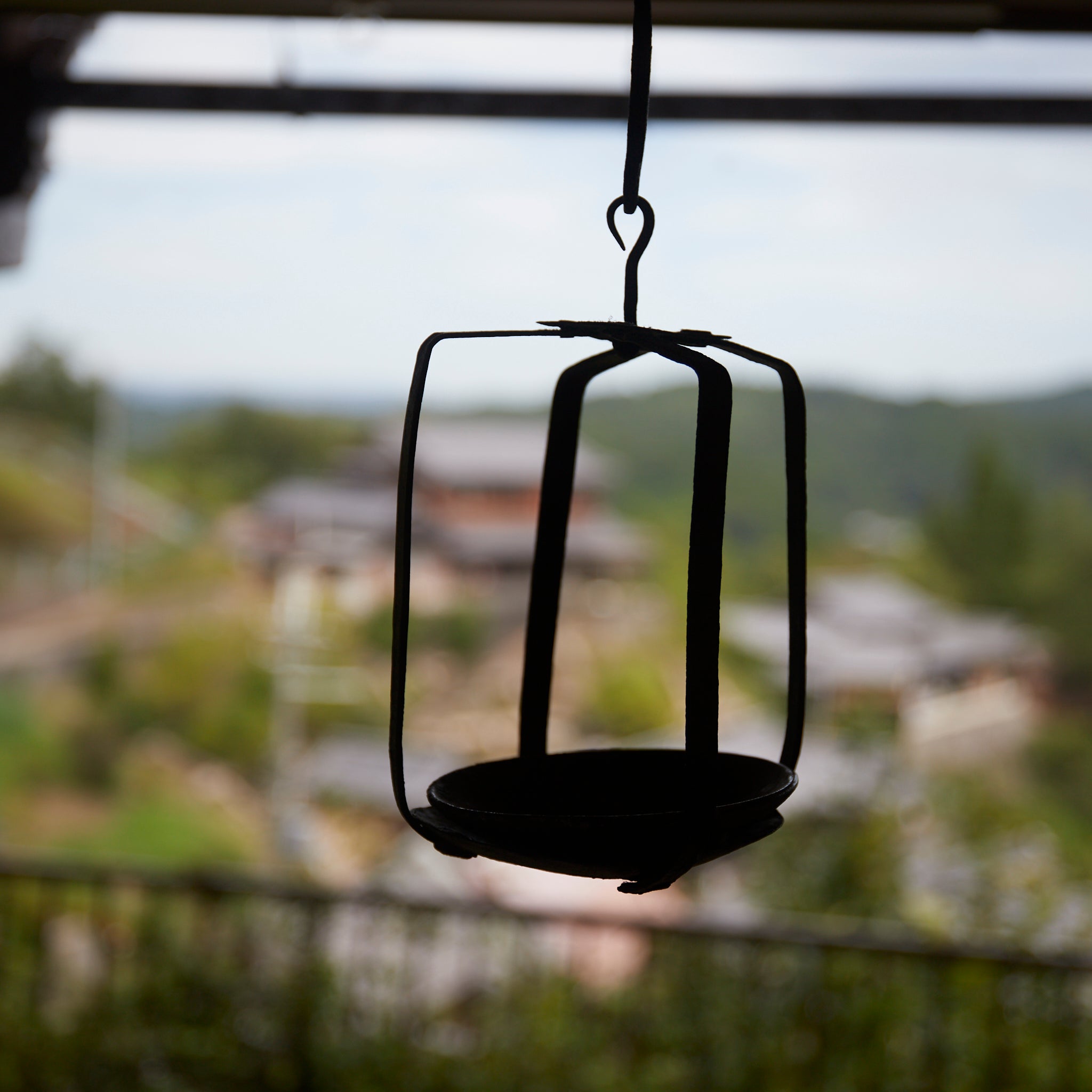 江戸時代 吊下式鉄行燈（1603–1867 CE） | 入蘆花（ロカニイル）