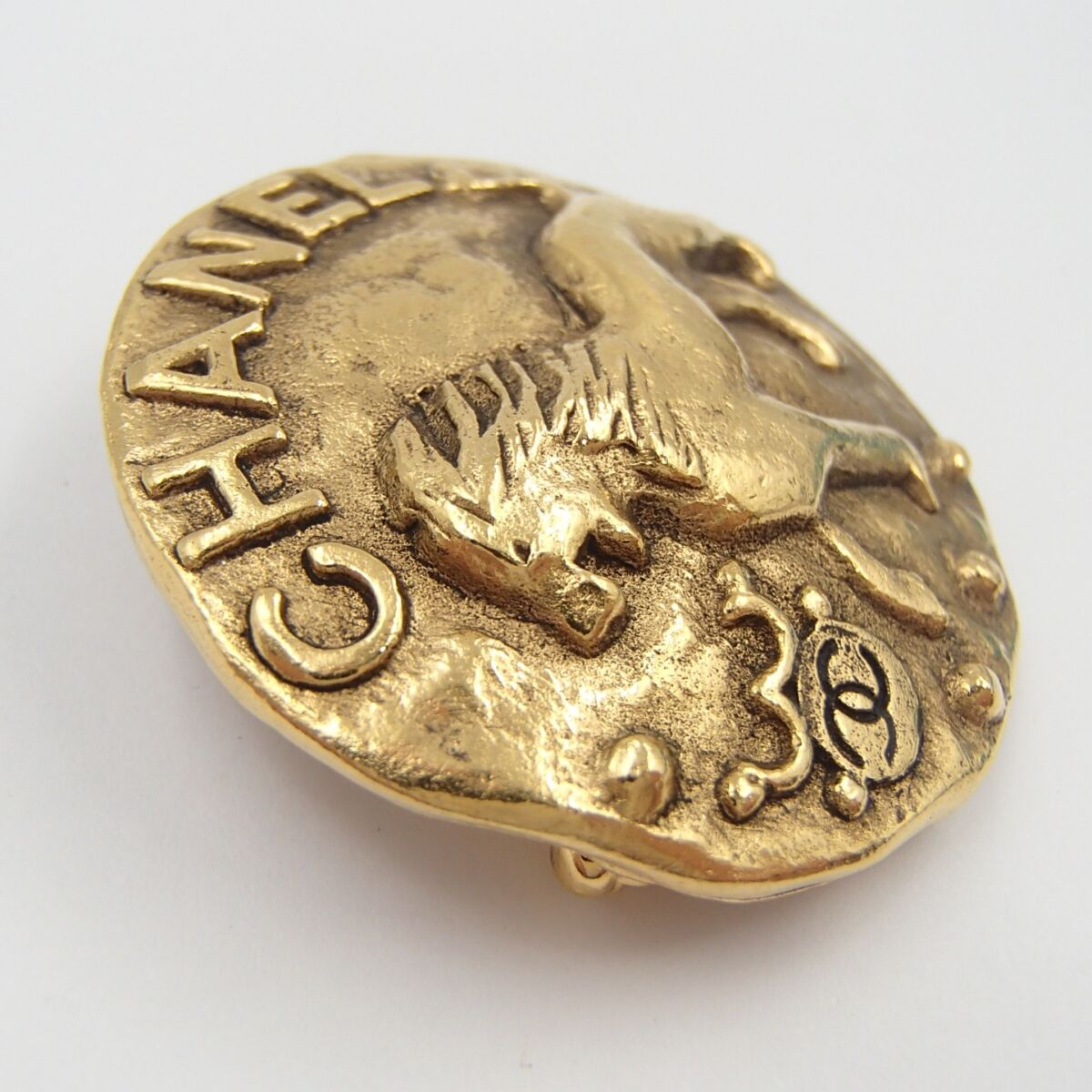 シャネルのブローチは今でも売れる？ 神奈川県のお客様 - 買取のラフテル