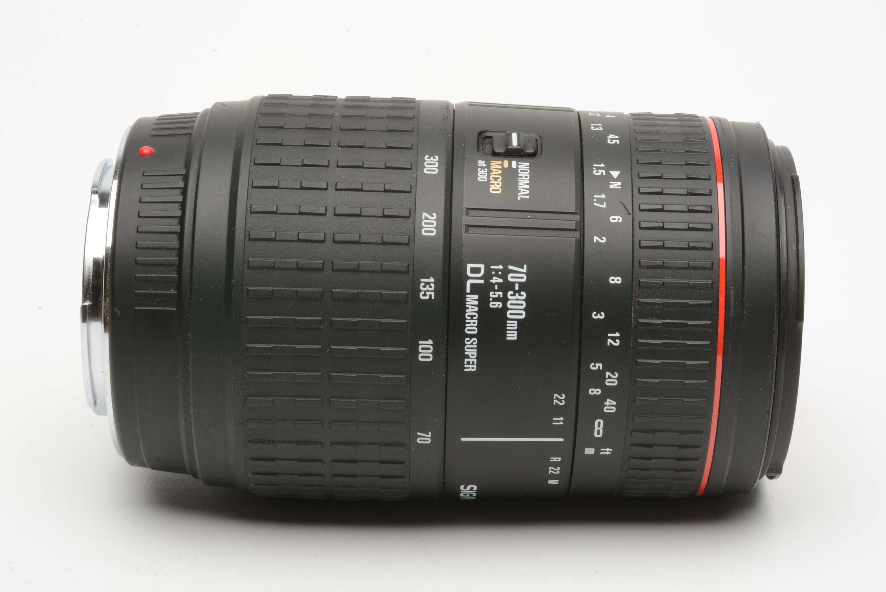 Sigma AF 70-300mm f4-5.6 DL Macro Super lens Maxxum or Sony Mount