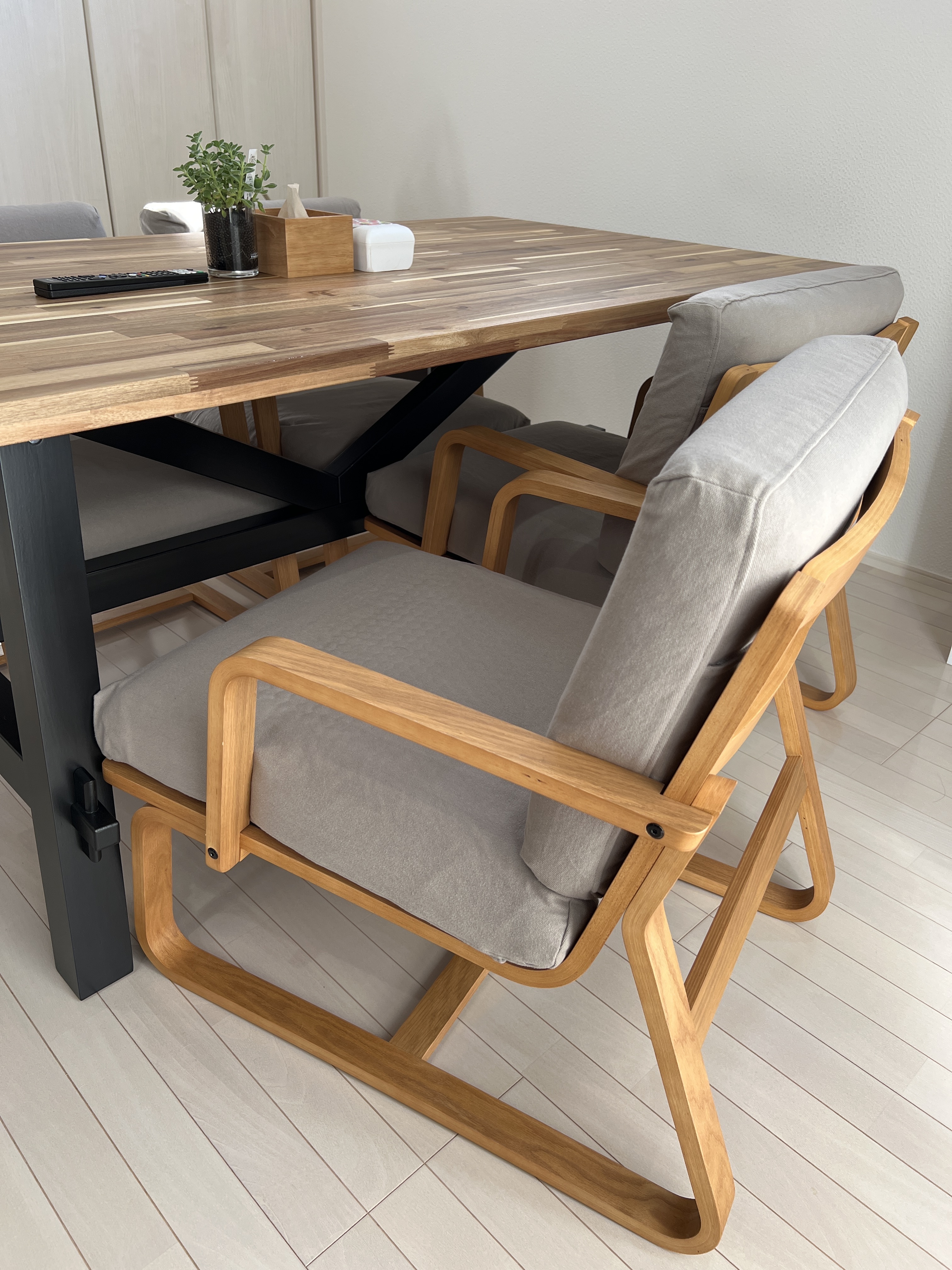 リビングでもダイニングでもつかえるソファチェア・オーク材 | 無印良品