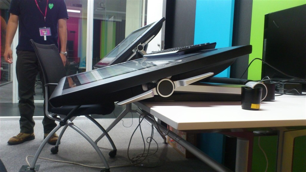 Cintiqの最新フラッグシップモデル』 ワコム Cintiq 24HD DTK-2400/K0