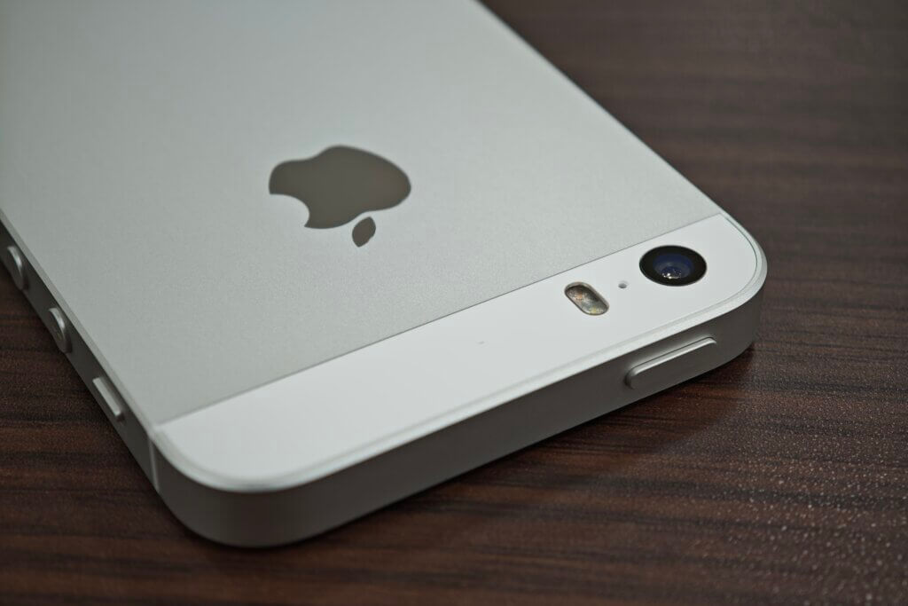 唯一無二のサイズ感。『iPhone SE(第1世代)』を【新型iPhone発売間際