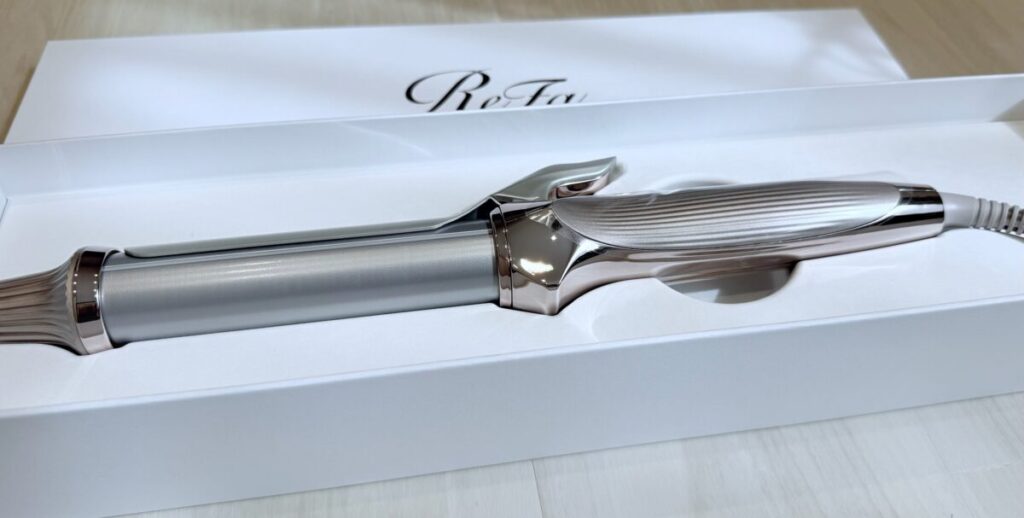 リファ新作プロプラスの違いは？ストレートアイロン＆コテの比較点を