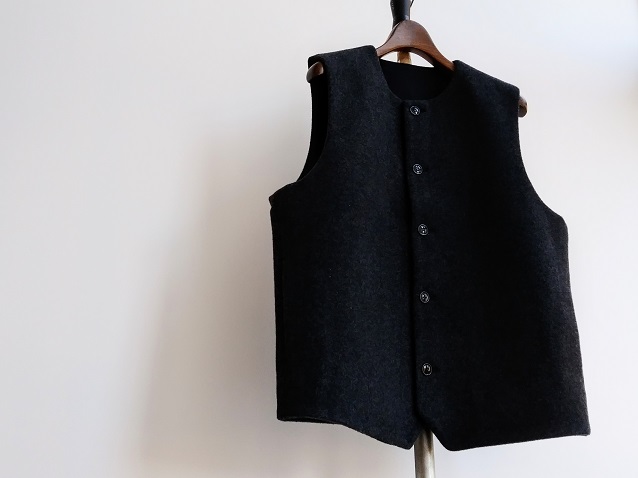 Crew Neck Vest 