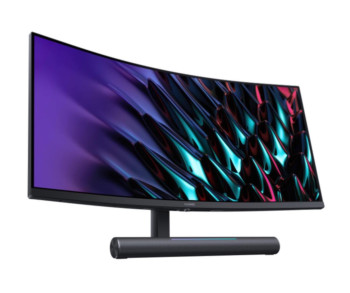 圧巻の34インチ「ワイドカーブディスプレイ」でゲームも仕事も自由自在