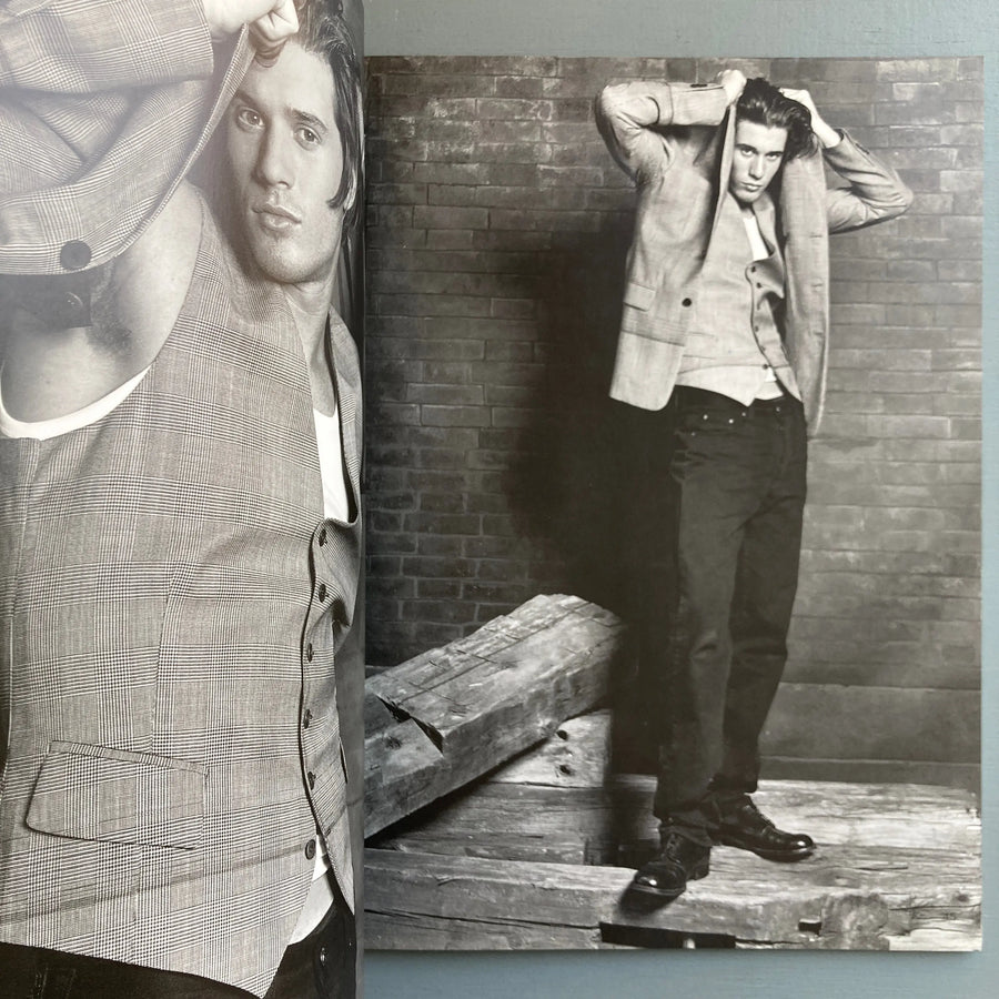 Versace - Catalogo 35 - Fall/Winter 1998/99 - Saint-Martin Bookshop