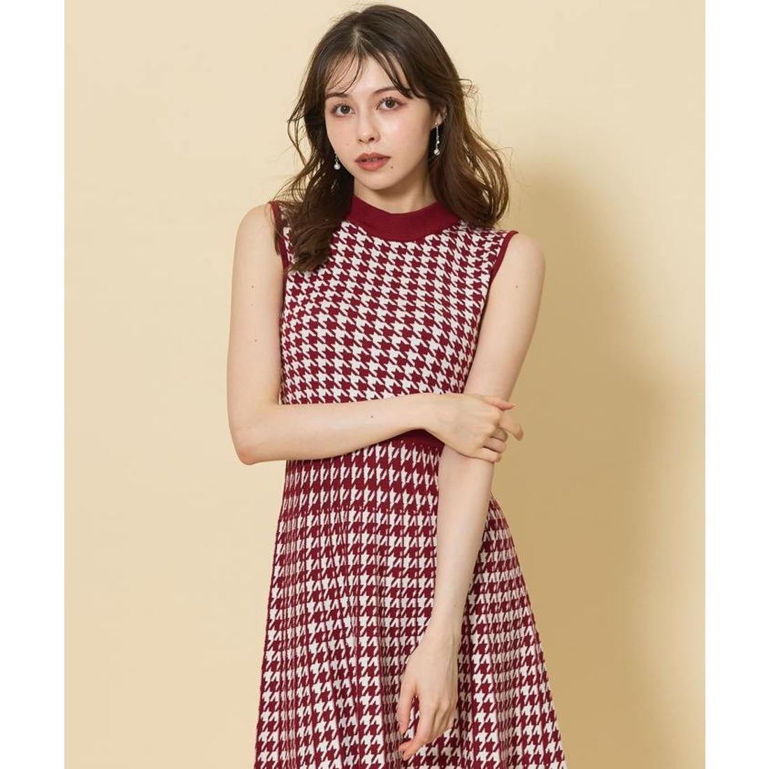 スウィングル SWINGLE 9/27発売ボトルネック千鳥柄ノースリーブニット