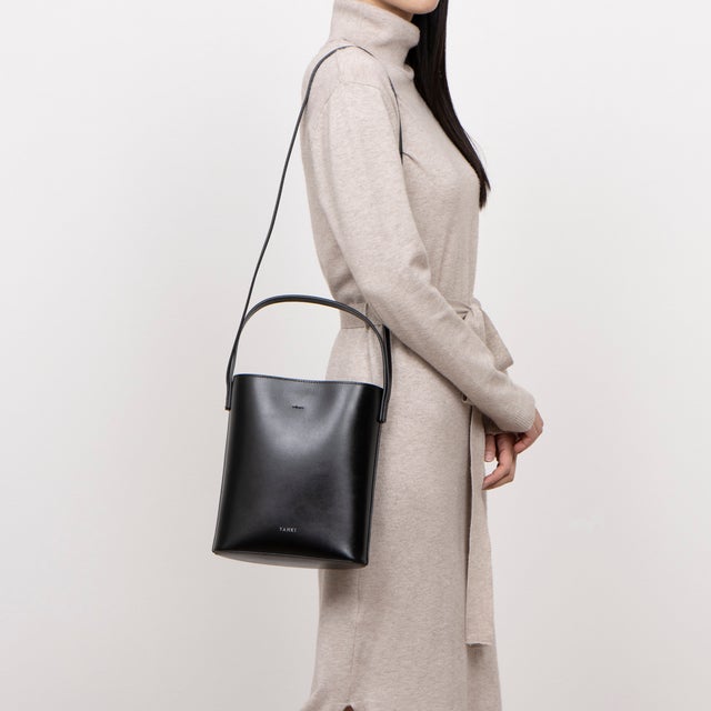 ヤーキ YAHKI ソフトダブルフェイスレザークロスボディバッグ （BLACK