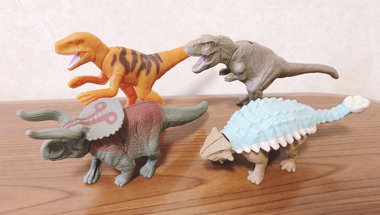 ティラノサウルスやステゴサウルスが迫力満点のフィギュアに