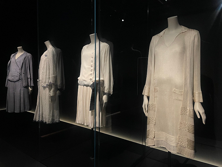 ガブリエル・シャネル展」開催 デザイナーの影響力に焦点 | 繊研新聞