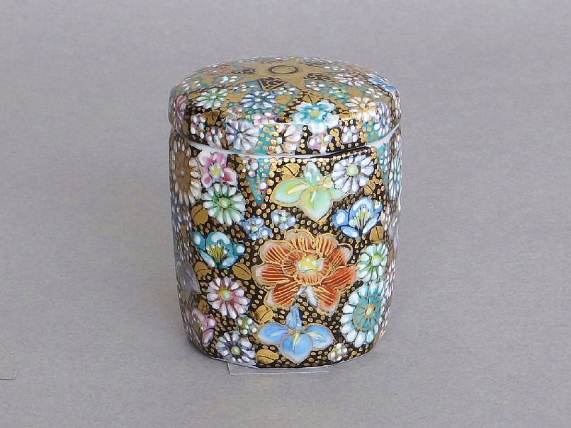 九谷焼 ミニ骨壺 十角型 本金花詰 伝統工芸士 高 明 作 - 山口陶業社