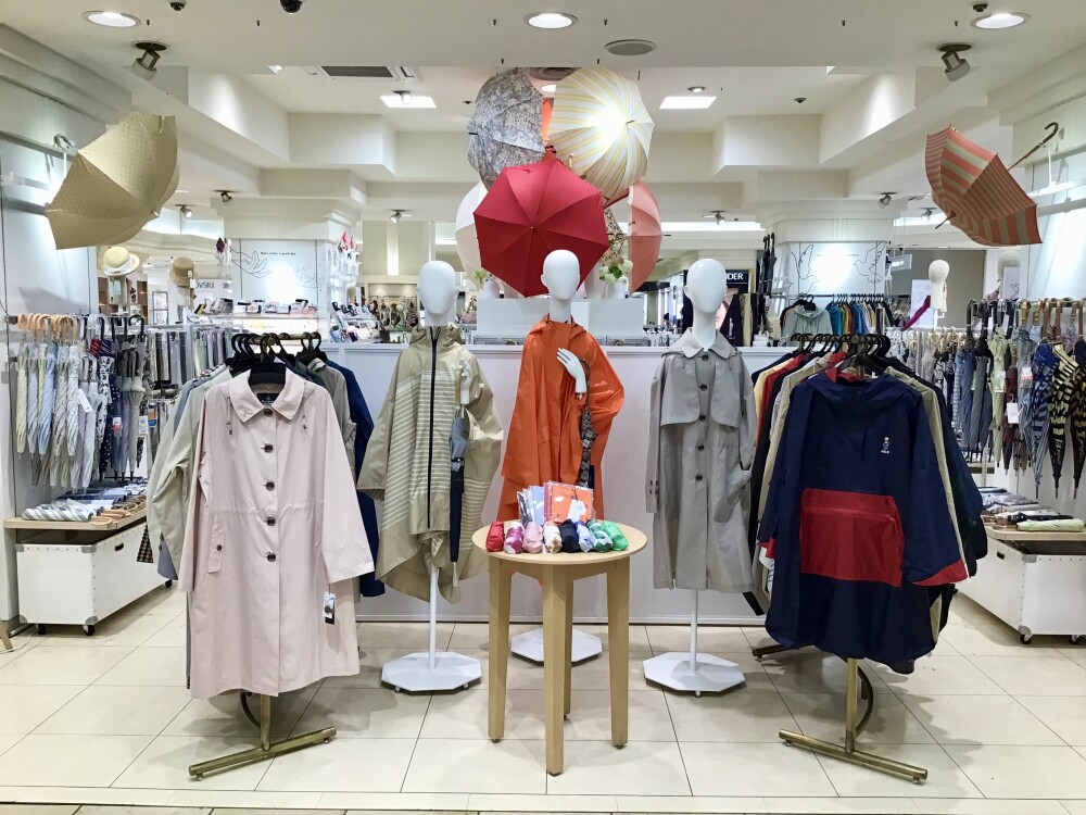 ポロ ラルフ ローレン〉雨の日が楽しくなるレイングッズ | 婦人洋品