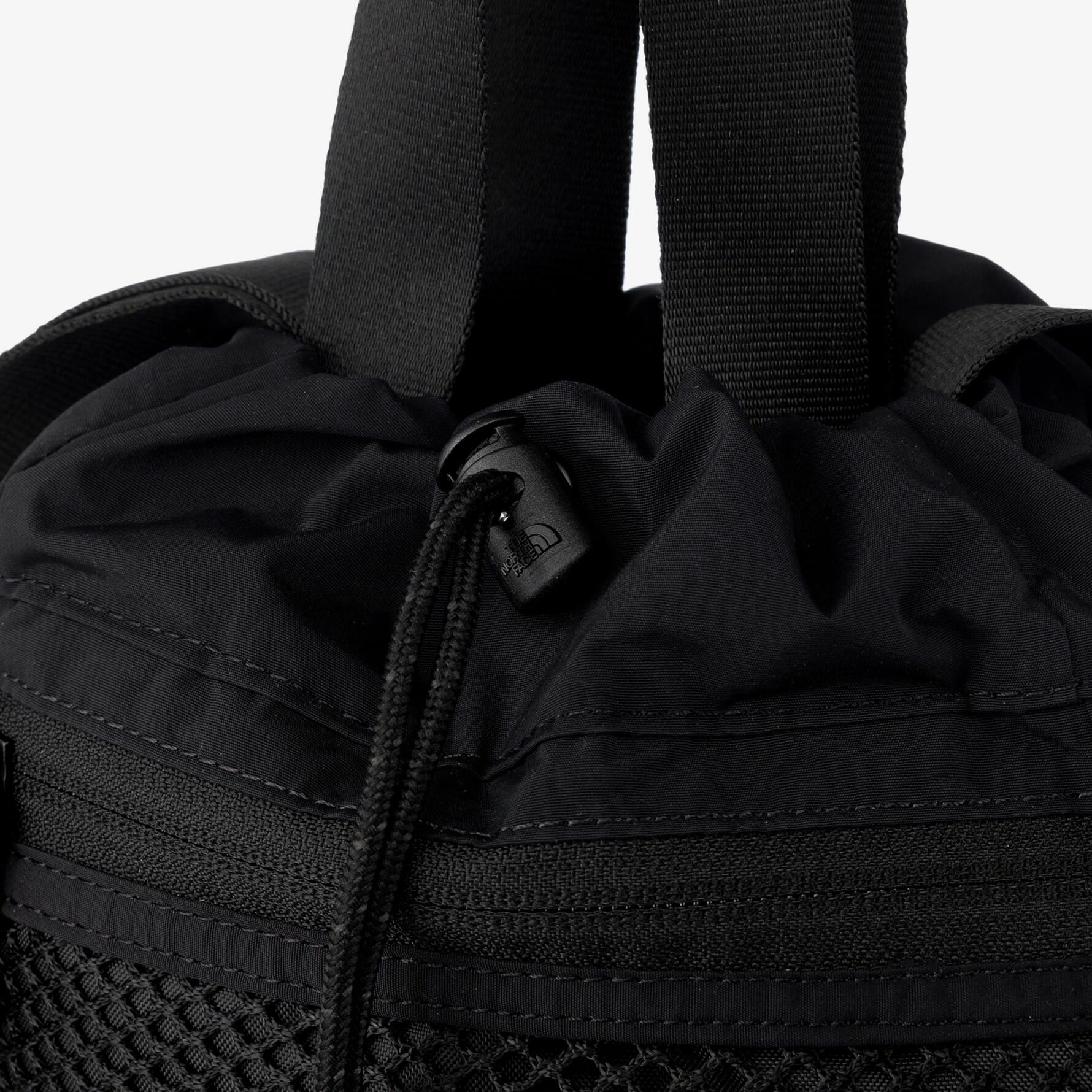 The North Face LINDEN MESH BUCKET BAG MINI BLACK NN2PR1