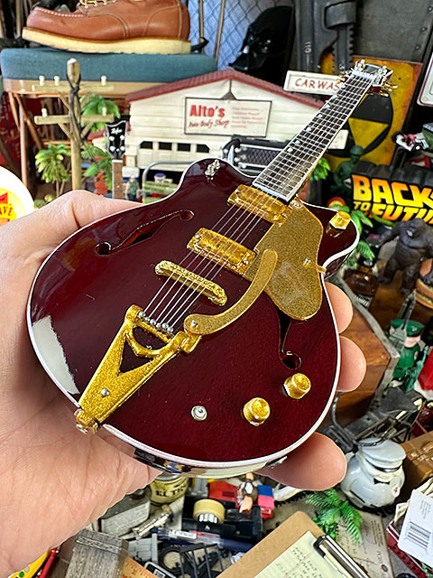 ビートルズ ジョージ・ハリスン ローズウッド ホロウ オフィシャル