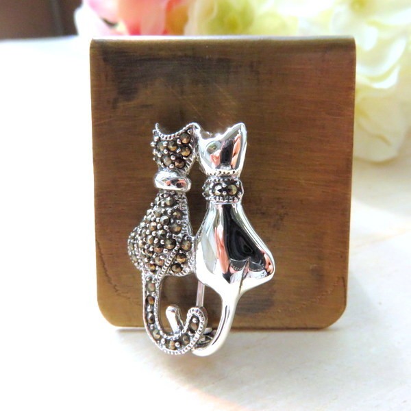 ブローチ 猫 ネコ シルバー925 SV925 金属アレルギー対応 人気