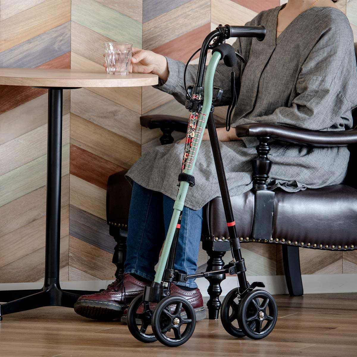 フジホーム 杖 ブーケ 車輪付き 高さ調節 ハンドレールステッキ 介護