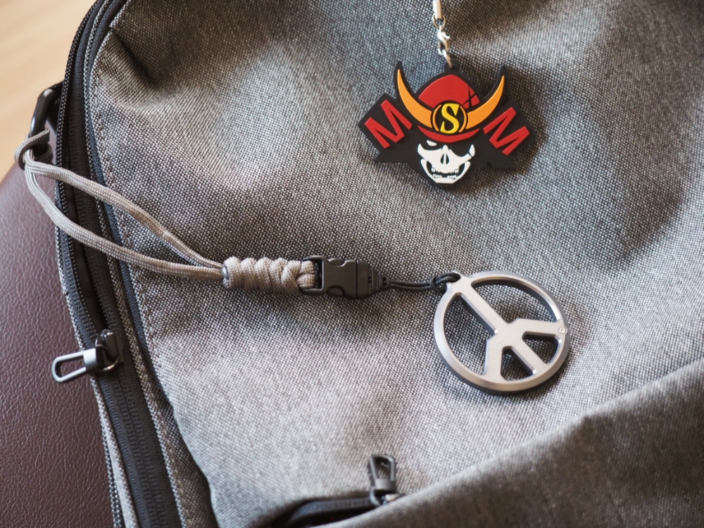 コジプロのチャリティ商品「ルーデンス ピースマークユニット」を買い