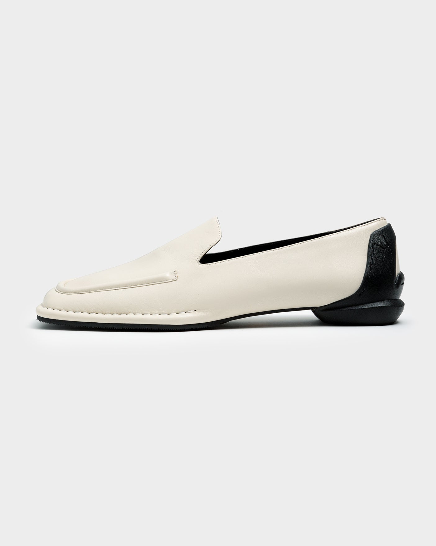 SQUARE LOAFERS / WHITExBLACK – SHISEI
