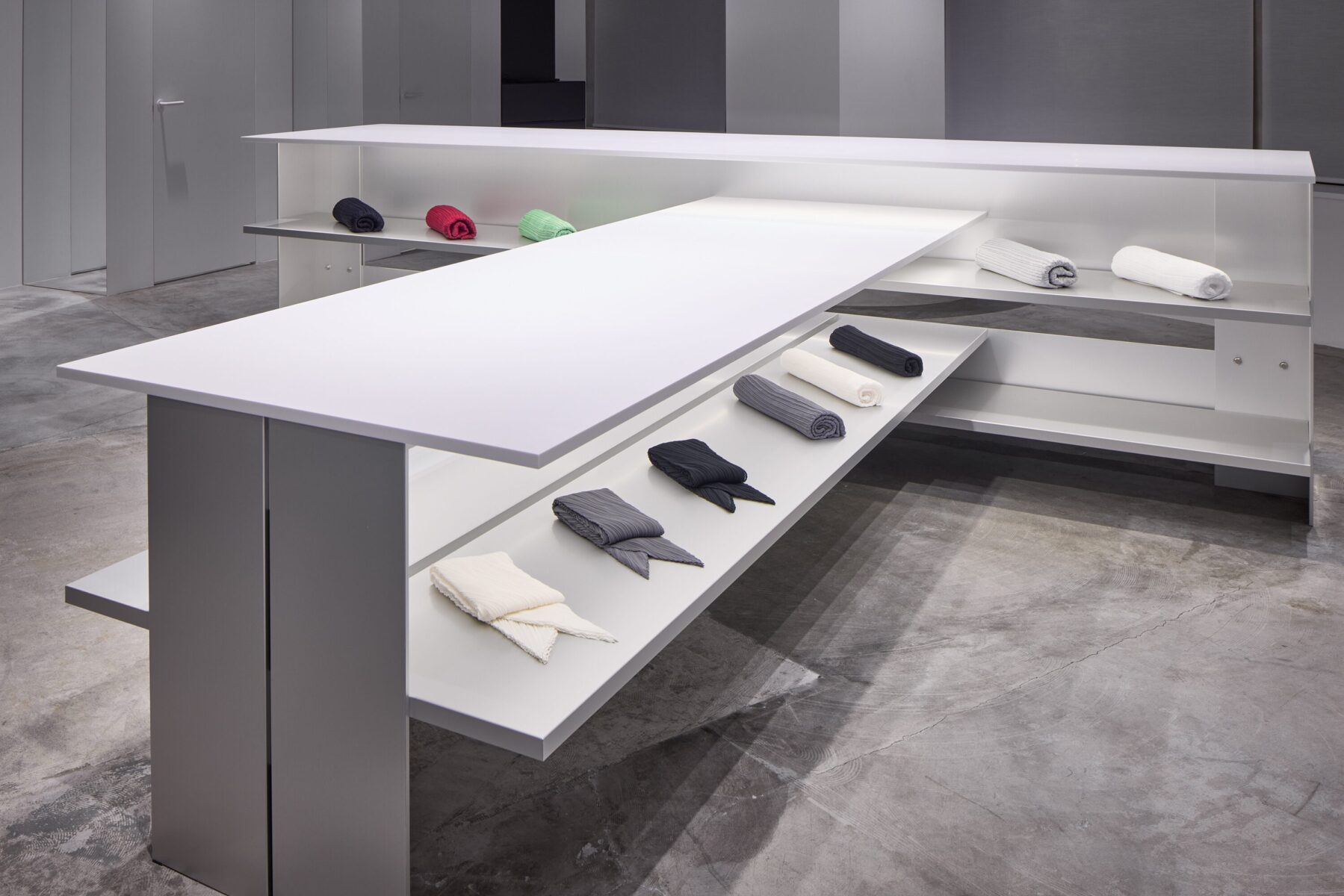 PLEATS PLEASE ISSEY MIYAKE（プリーツ プリーズ イッセイ ミヤケ