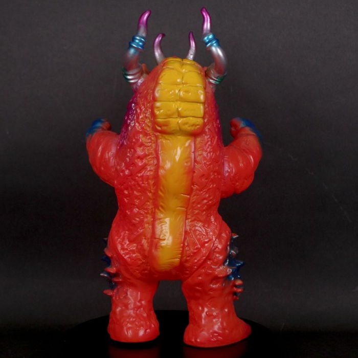 ブルマァクから「カプセル怪獣」がもうひとつ！ 「頼むぞ！ 『ミクラス