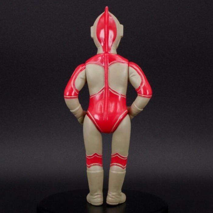 ブルマァクの「S帰ってきたウルトラマン」が「レトロカラー」となって