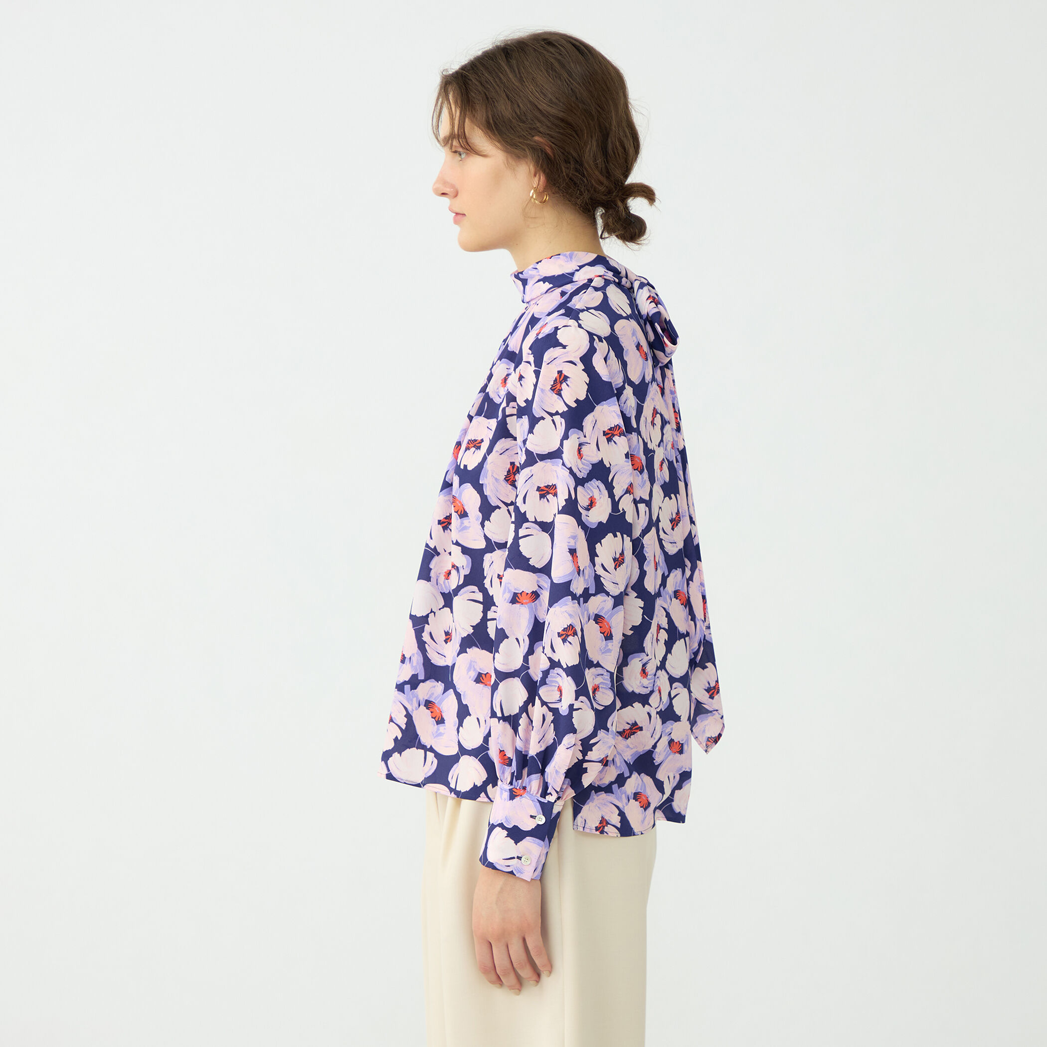 フェザリーフラワープリント ボウタイブラウス｜トゥモローランド 公式通販