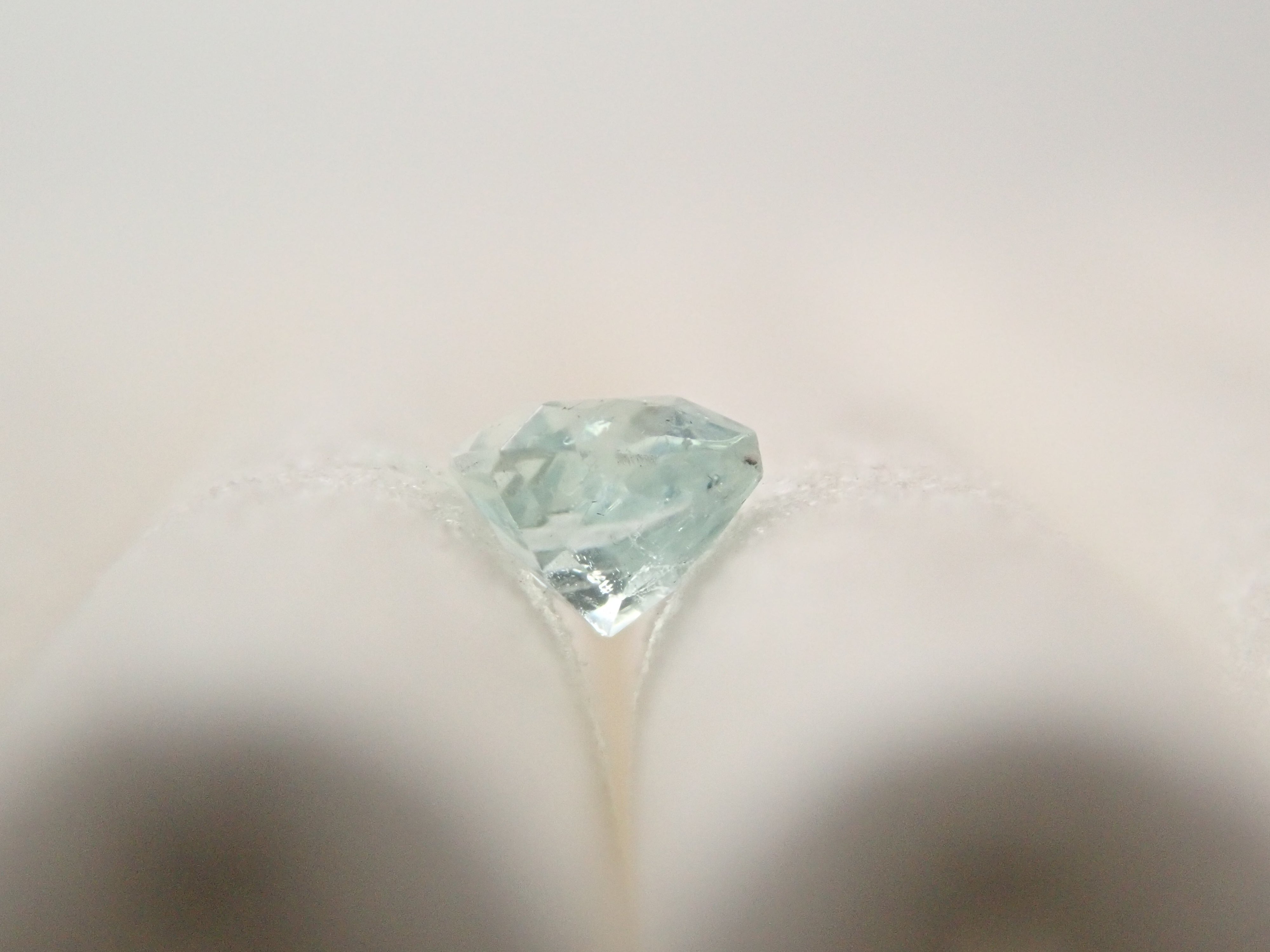 フォスフォフィライト 0.068ctルース