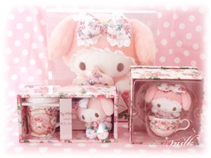 マイメロディ ローラアシュレイコラボのマグカップ＆マスコットセット