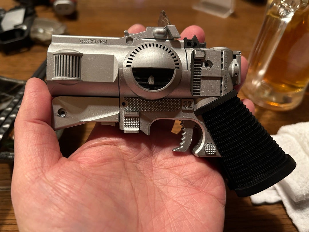 センスが光る、ブレードランナーのブラスターの各種モデル | 映画復元