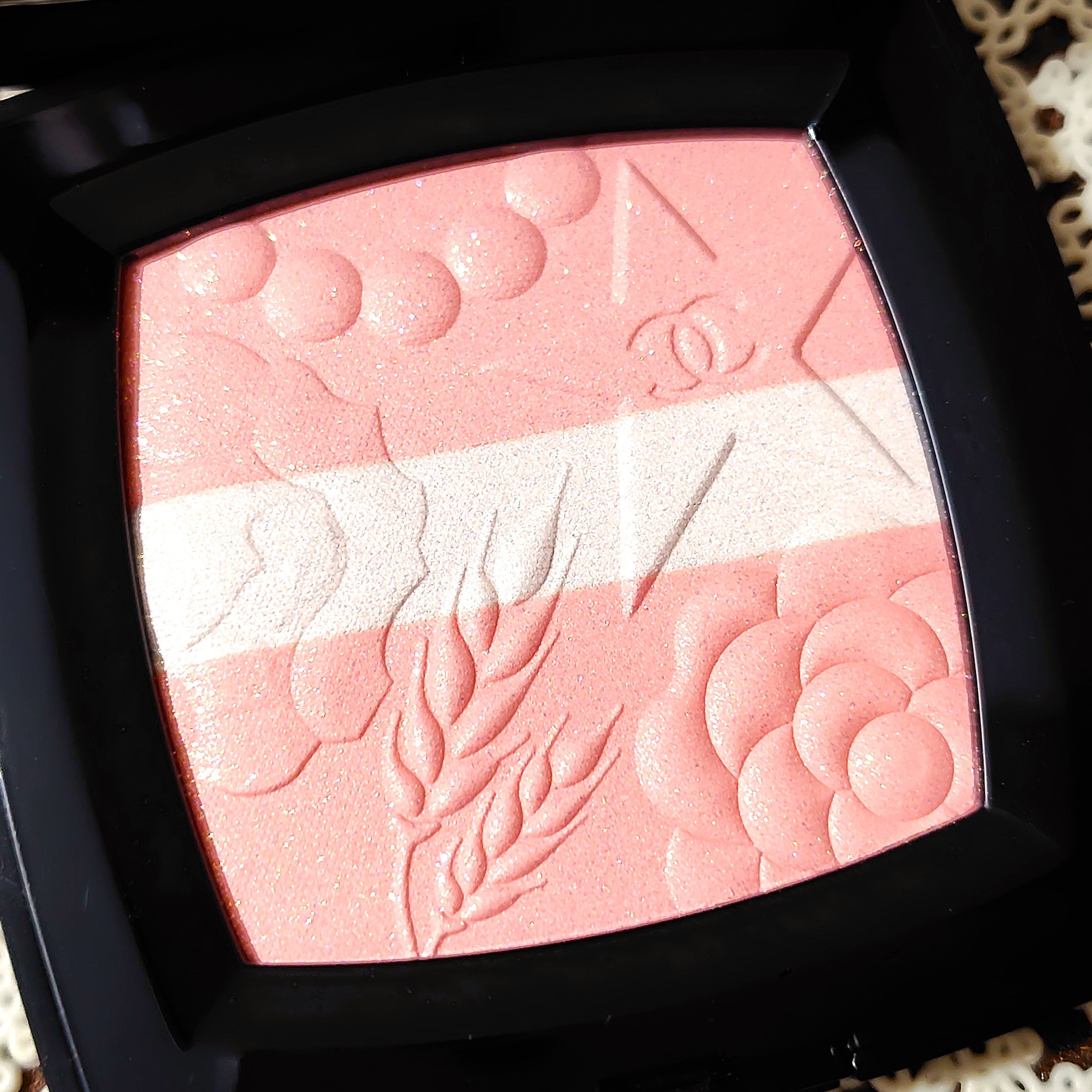 シャネルホリデー2025「購入品・ギフトラッピングチャーム(カメリア