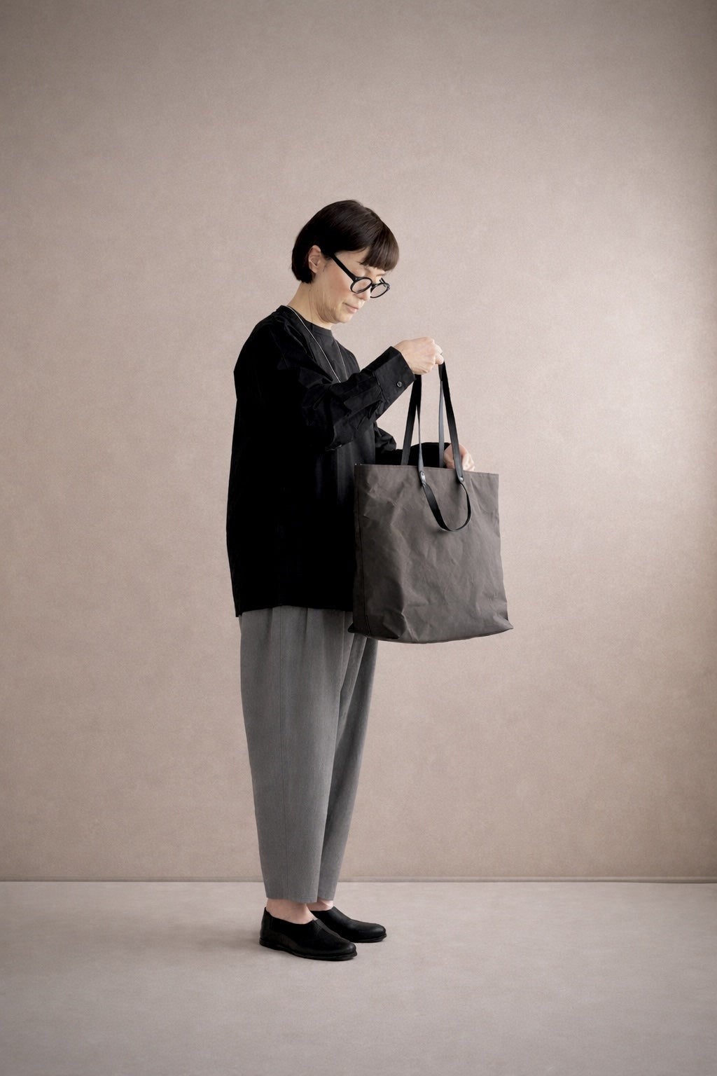 大人が使えるファスナー付きトート｜URUKUST TWIST-ZIPのサイズ感と