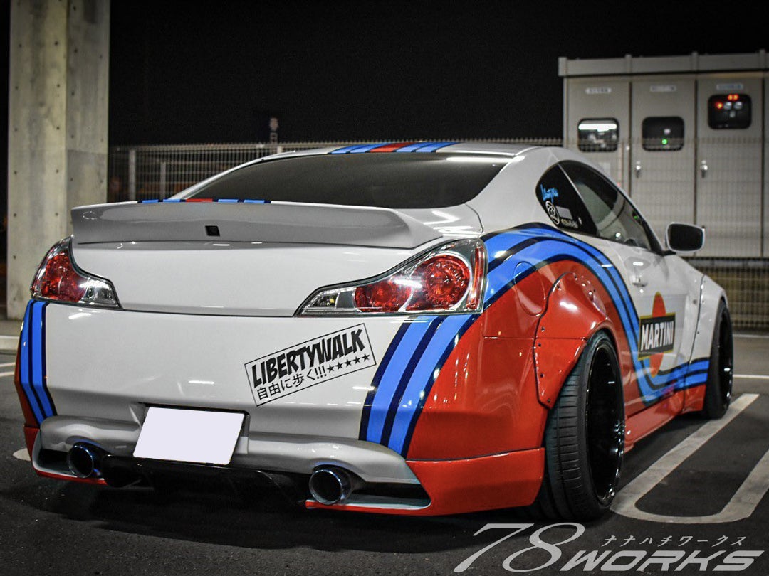 V36 スカイラインクーペ、ヘッドライトとLEDテールの装着画像です