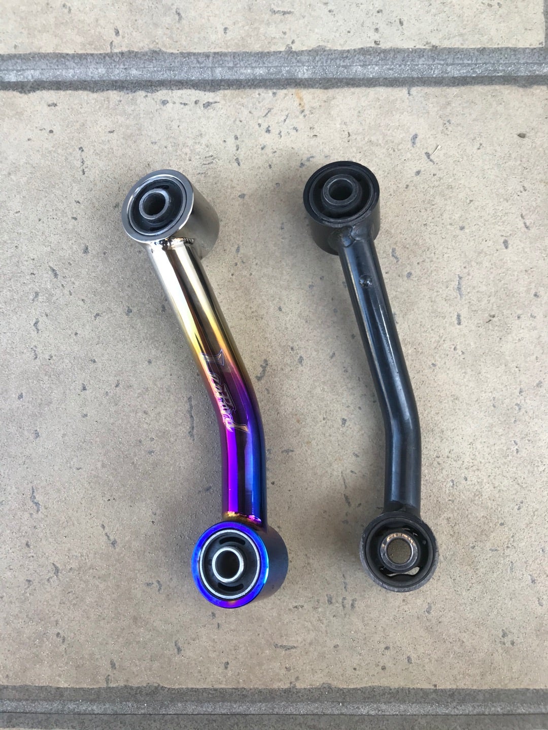 momoシグナスX Leopard 振動軽減チタンエンジンサブハンガー Leopard