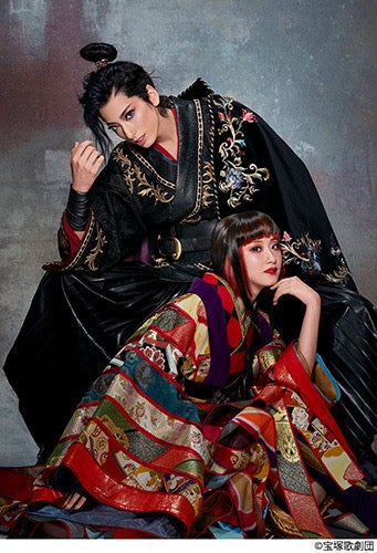 花組の柚香光、星風まどか新トップコンビ大劇場披露公演「元禄バロック