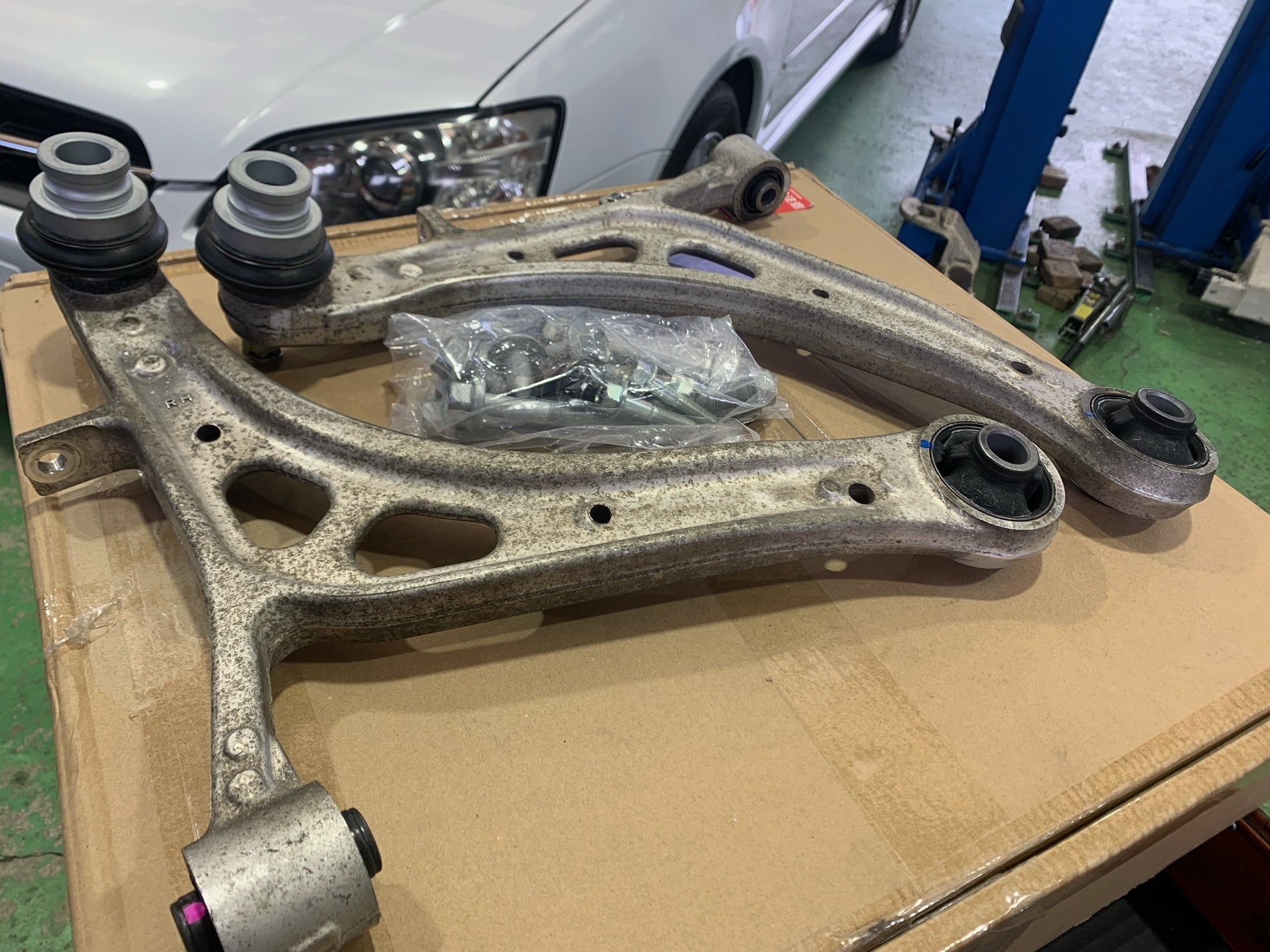 BL5 20R ロアアーム交換 | スバル専門店 KITserviceの日常