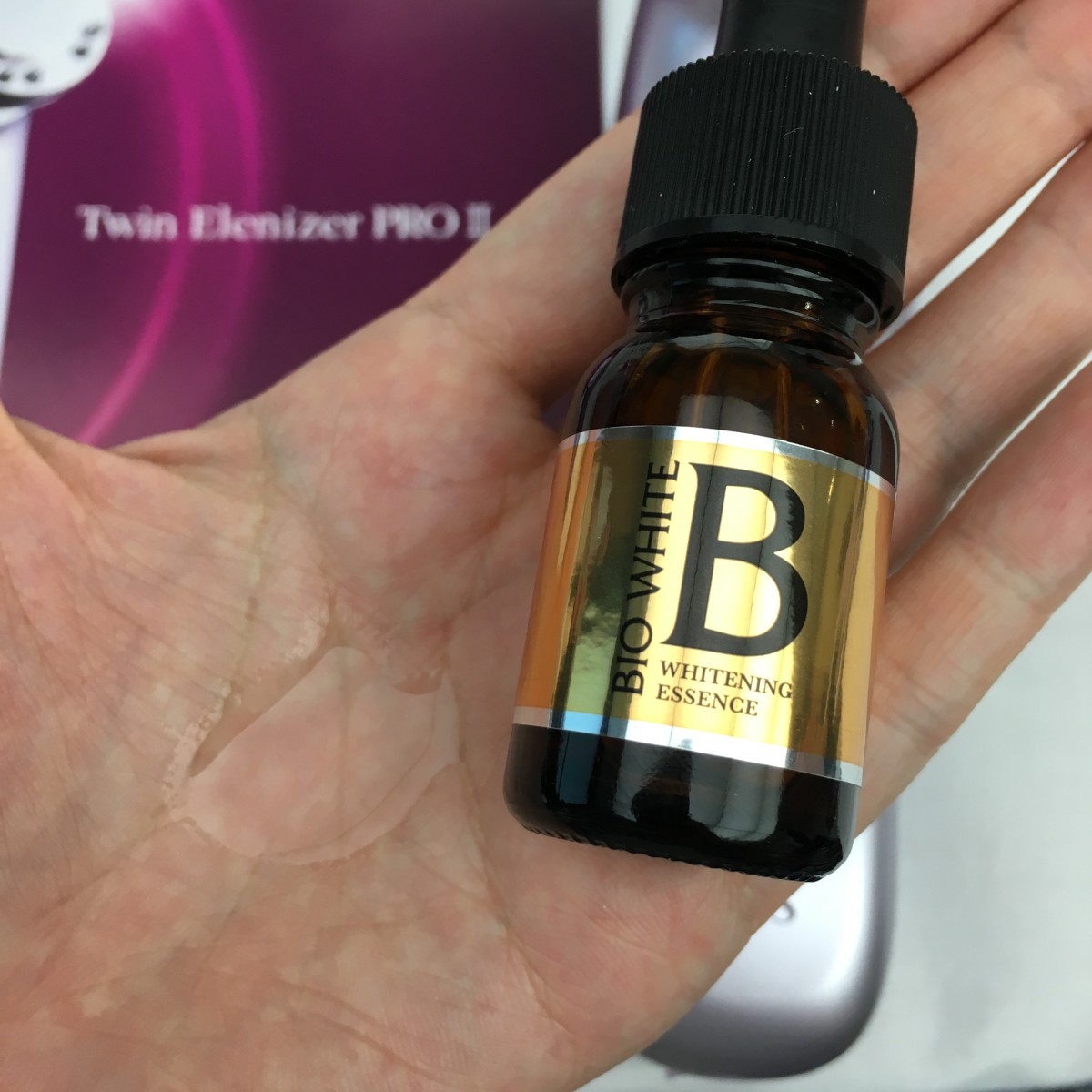 クマが消えた！EBisツインエレナイザーPRO IIの美顔器で潤いリフト