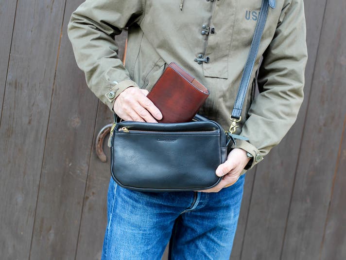 本革×大容量】ゆったり使える「大人のショルダーバッグ」でスマートな