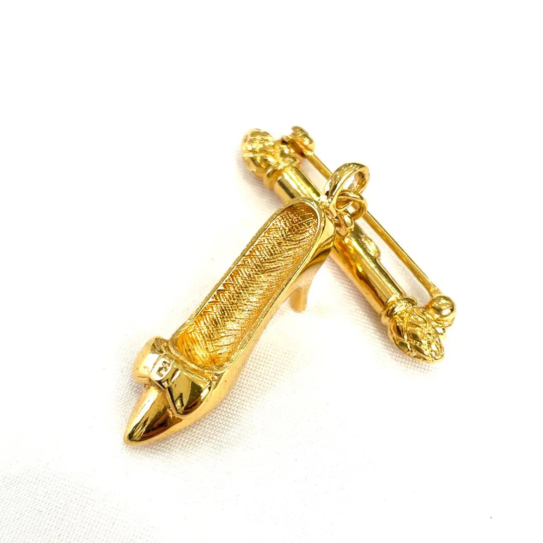 2026年最新】fendi フェンディ ブローチの人気アイテム - メルカリ