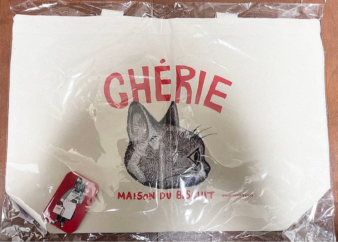 シェリーメゾンドビスキュイ ヒグチユウコ トートバッグ 缶バッチ付