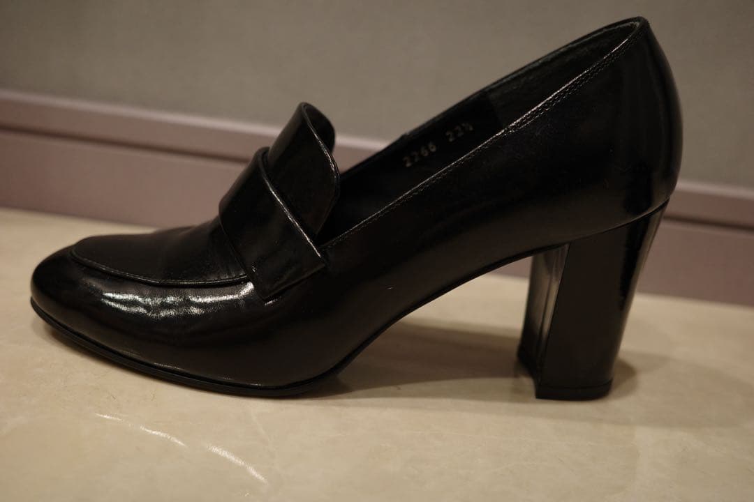 本革 エナメル ローファー ヒール 黒 ブラック 歩きやすい 万能 美品 AmiAmi（アミアミ） ローファー レディース 歩きやすい おしゃれ 履き