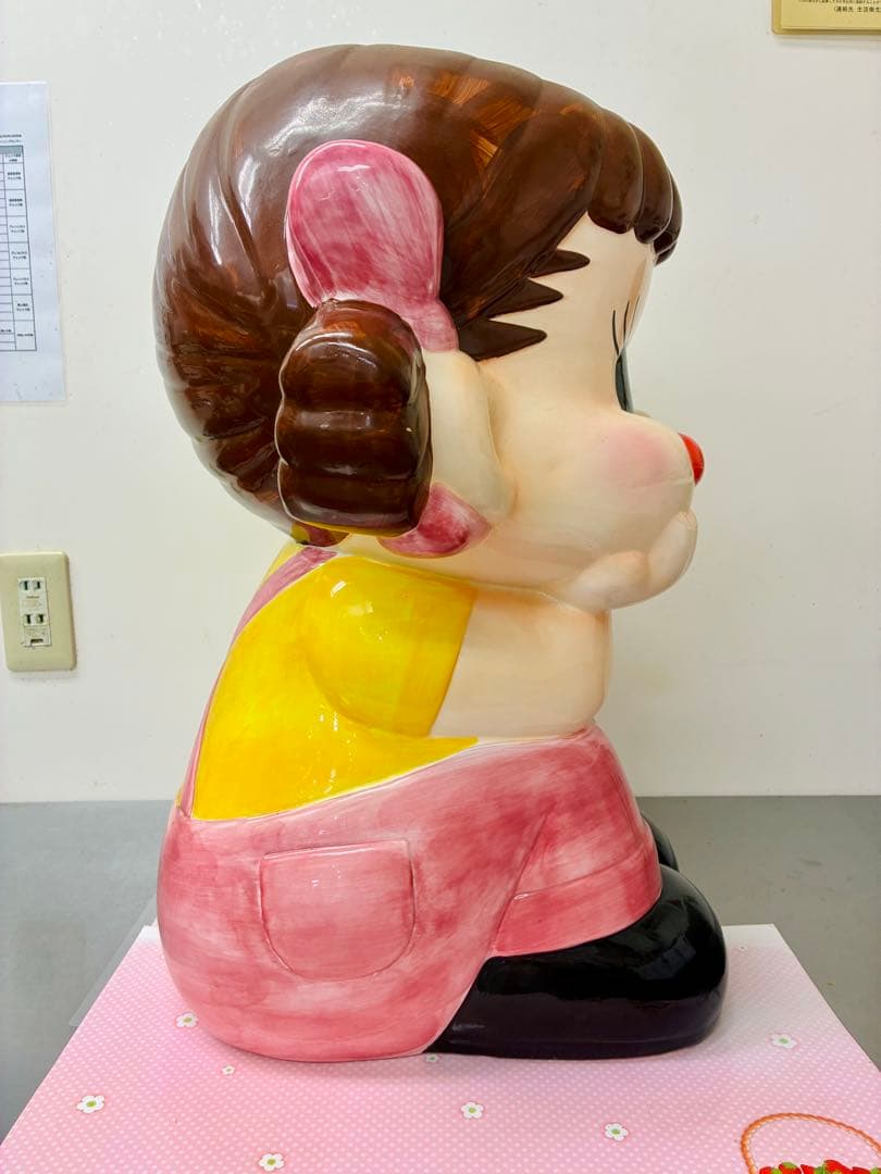 超希少】ペコちゃん 陶器製 特大人形 非売品 - メルカリ