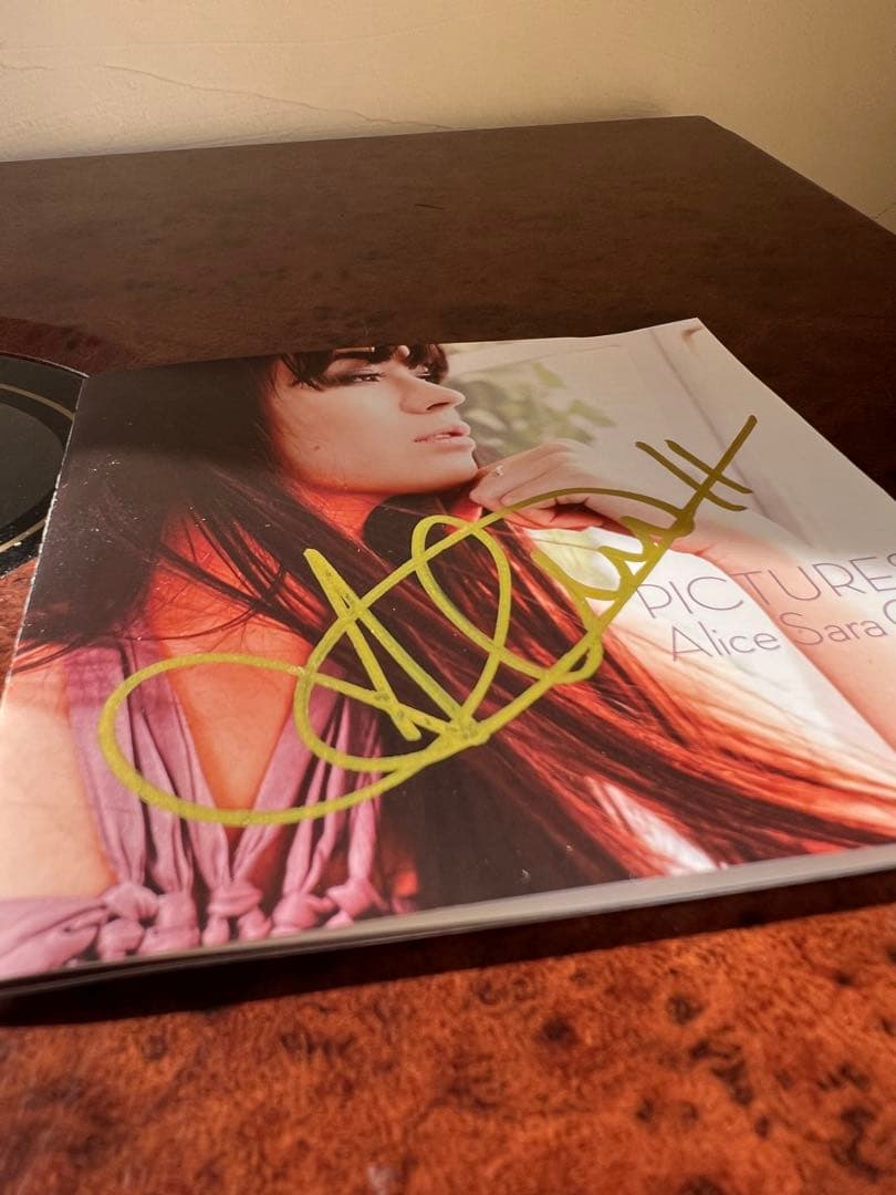 アリス＝紗良・オット『ピクチャーズ』DVD付限定盤 サイン入